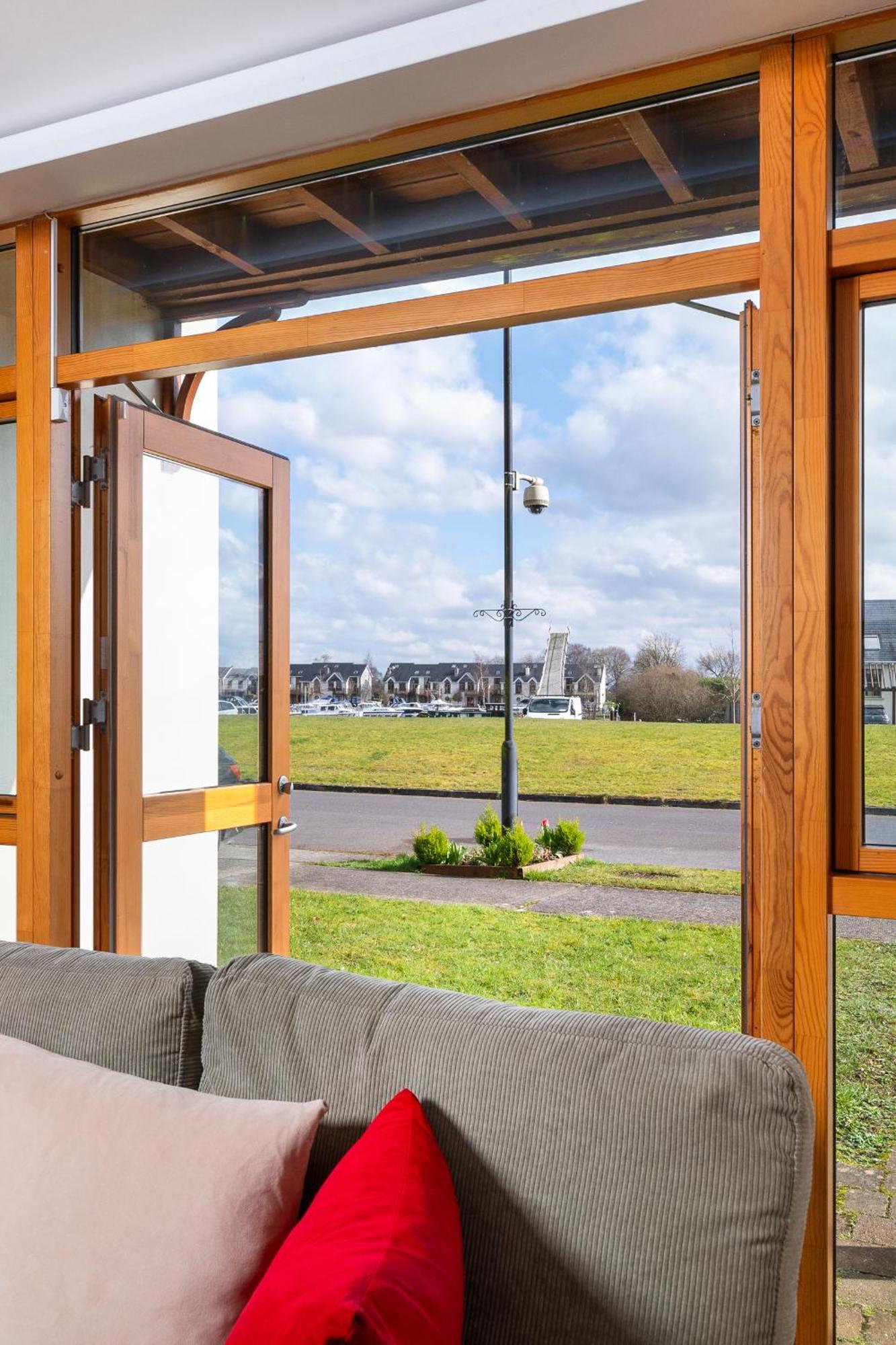 Shannonside - Stylish 5 Bed Marina Home & 40Ft Mooring Termonbarry Luaran gambar