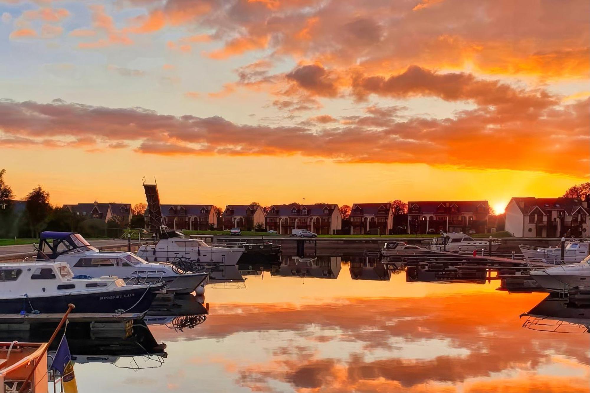 Shannonside - Stylish 5 Bed Marina Home & 40Ft Mooring Termonbarry Luaran gambar